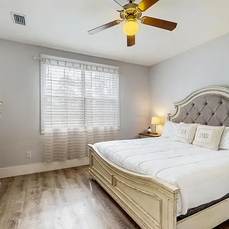 3 Bed 4 Bath Vacation Home In Barefoot Cottages - Port St. Joe
